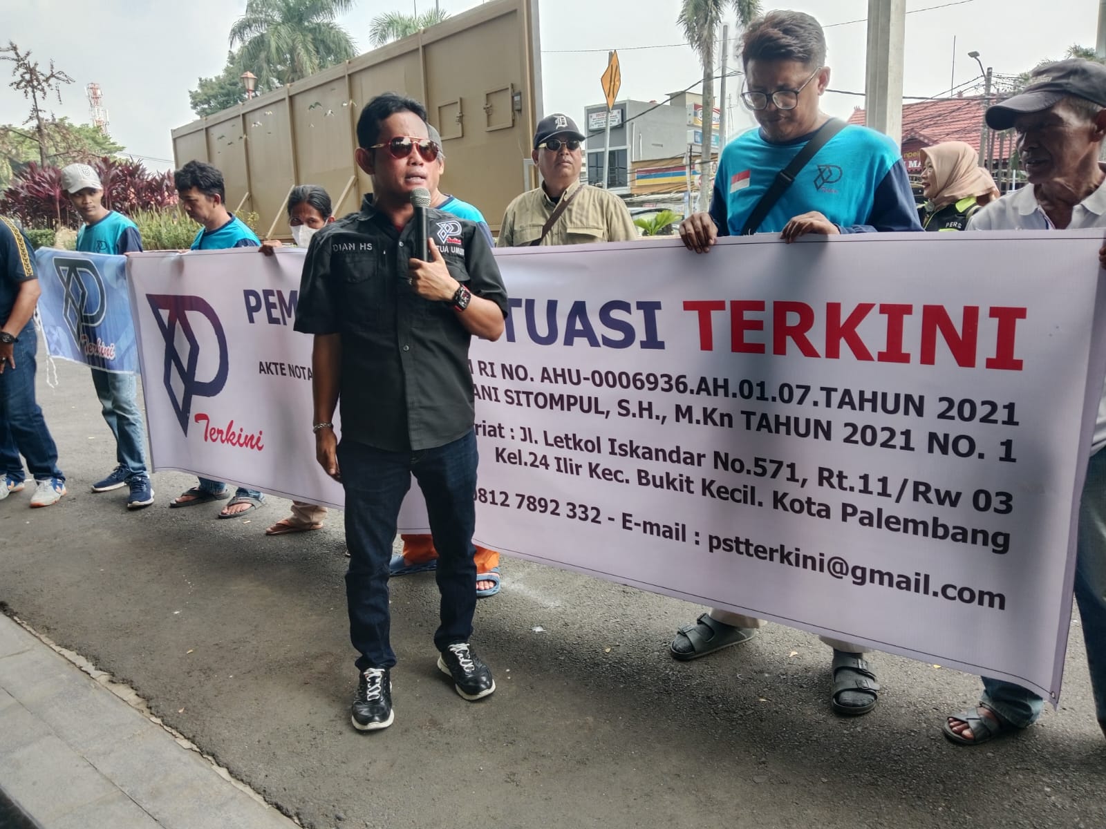 Reklame Raksasa Berdiri Diatas Trotoar Diduga Ada Bisnis Pribadi Dibalik Perizinan