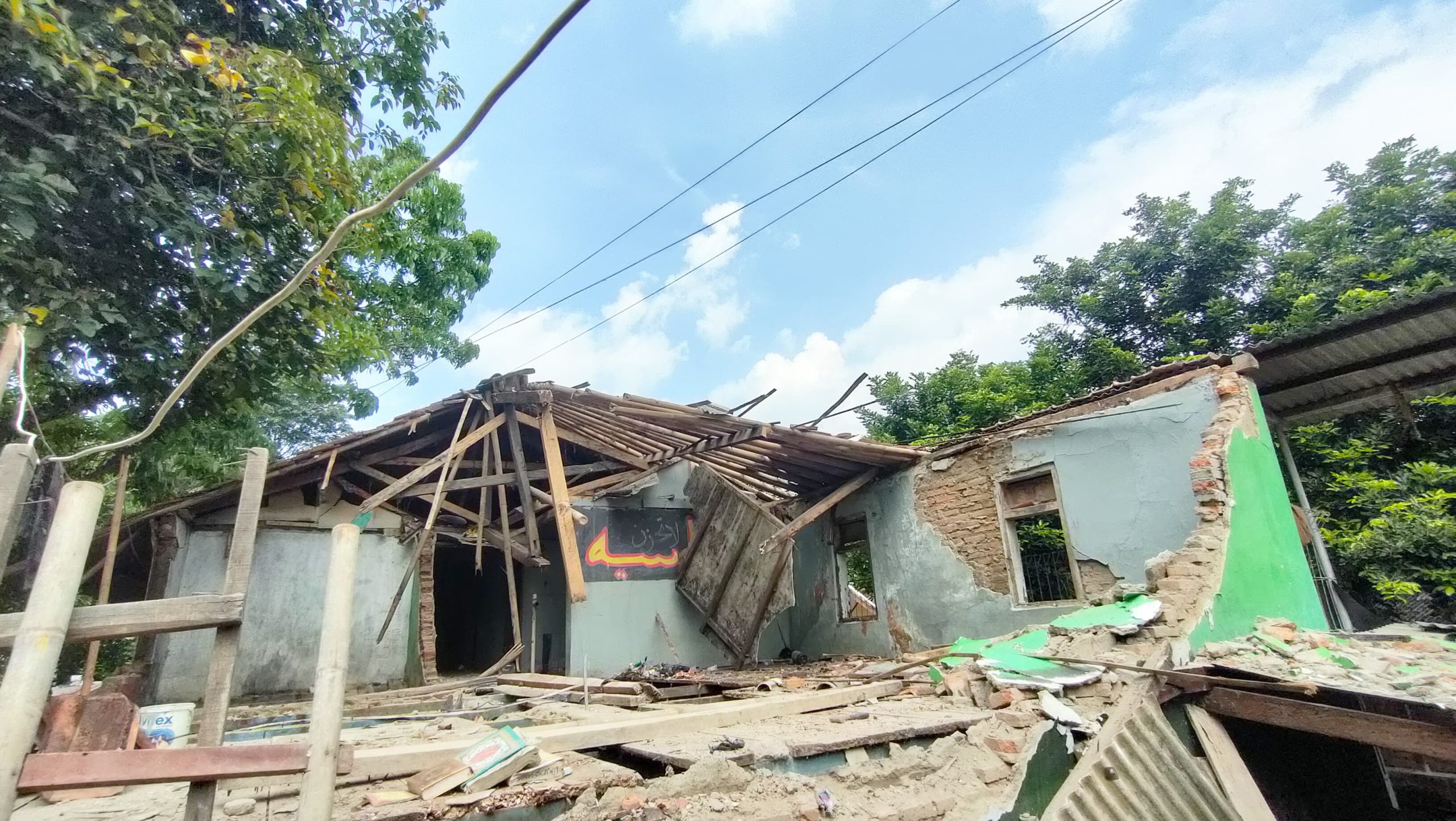 Bangunan Kobong Ponpes Assalafiyah Al-Qosasiyah Loji Karawang Roboh Butuhkan Uluran Tangan Dermawan