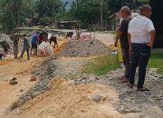 DPRD Sumut Bersama Warga Gotong Royong Benahi Jalan Longsor di Kecamatan Barus