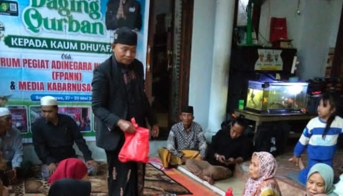 Tebar Kepedulian FPANN Bondowoso Bersama Media Online Kabarnusa24.com Salurkan Daging Kurban bagi Kaum Dhu’afa