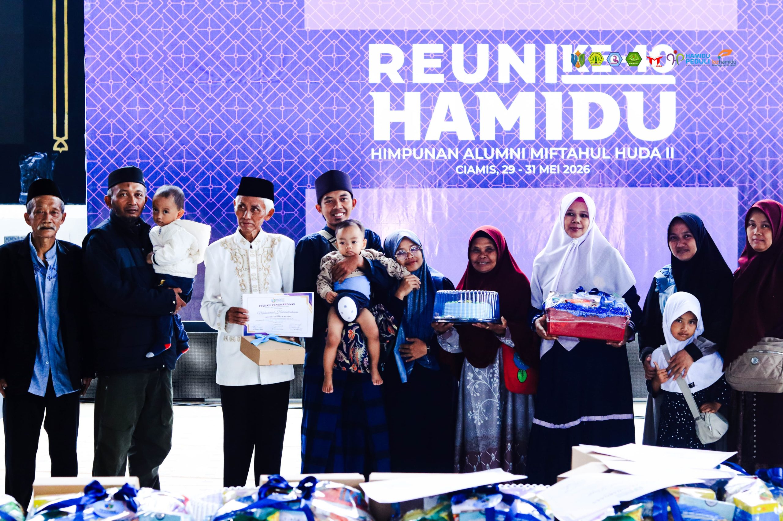 REUNI ALUMNI MIFTAHUL HUDA 2 KE-40 “Memperkokoh Jati Diri Alumni di Tengah Dinamika Zaman yang Terus Bertransformasi” REUNI ALUMNI MIFTAHUL HUDA 2 KE-40 “Memperkokoh Jati Diri Alumni di Tengah Dinamika Zaman yang Terus Bertransformasi”