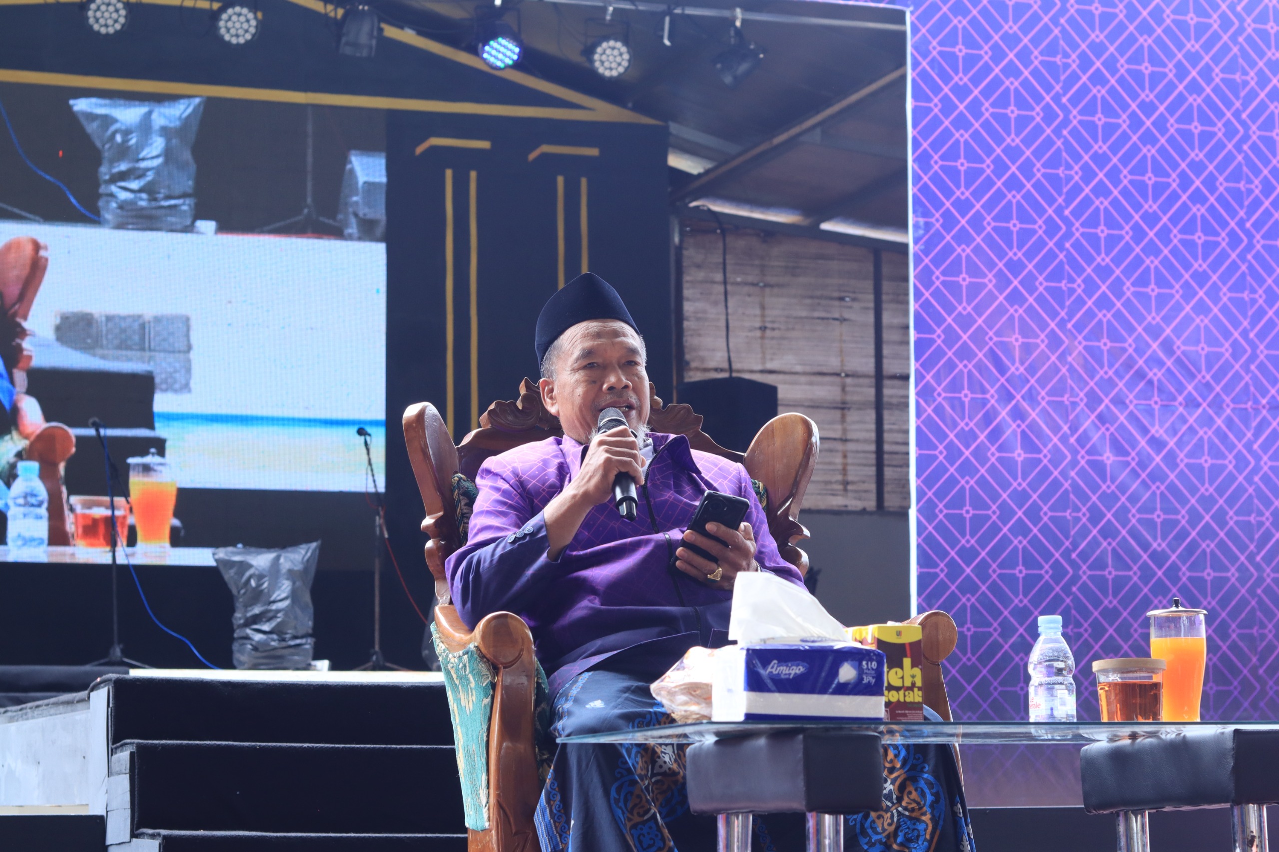 REUNI ALUMNI MIFTAHUL HUDA 2 KE-40 “Memperkokoh Jati Diri Alumni di Tengah Dinamika Zaman yang Terus Bertransformasi” REUNI ALUMNI MIFTAHUL HUDA 2 KE-40 “Memperkokoh Jati Diri Alumni di Tengah Dinamika Zaman yang Terus Bertransformasi”