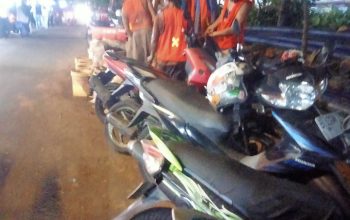 Tanah Galian Kotori Lingkungan, Pekerja Proyek Jaringan Perpipaan di Rawajati Barat Tidak Gunakan K3 dan Abaikan Keselamatan