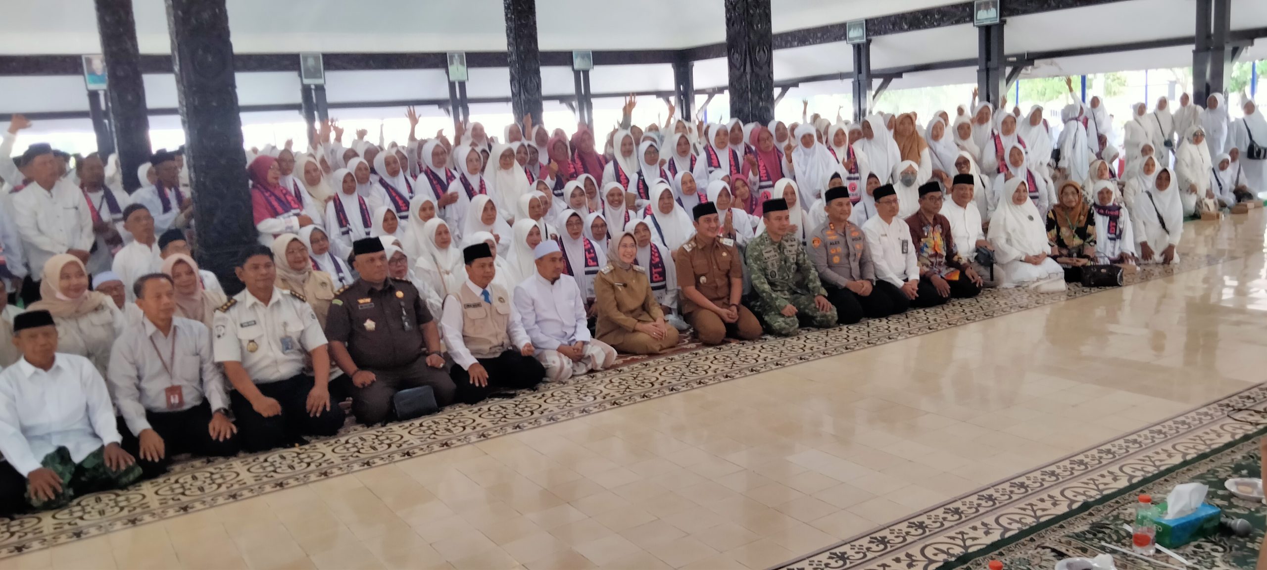 1.258 Calon Jamaah Haji Lumajang Ikuti Pelepasan di Pendopo Arya Wiraraja