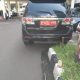 Mencontohkan Tidak Baik ke Masyarakat, Mobil Dinas Terparkir Gedung Kementerian Desa Mati Pajak