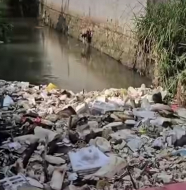 Sampah Numpuk Dikali, Kota Depok Kurang Peduli Terhadap Kebersihan Lingkungan