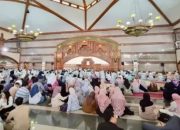 Isak Tangis Haru Warnai Pelepasan 211 Jemaah Haji Safari Suci di Pusdai Bandung
