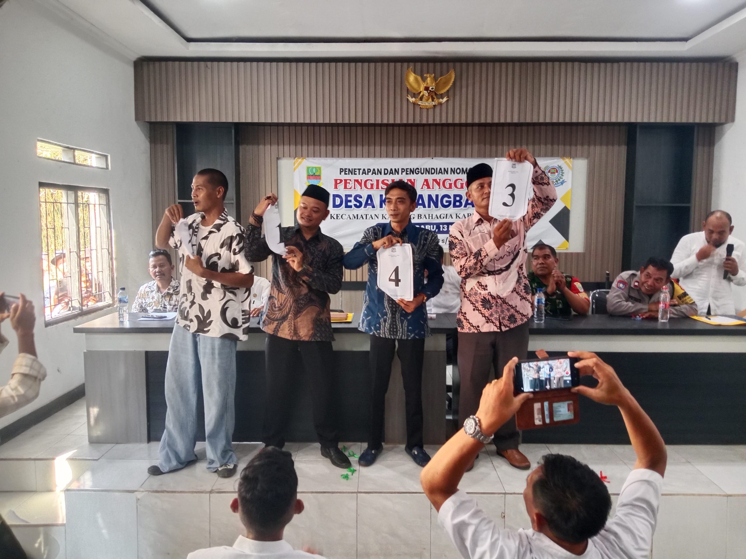 Panitia Pengisian BPD Karangbahagia Sukses Gelar Tahapan Penetapan dan Pengundian Nomor Urut Calon