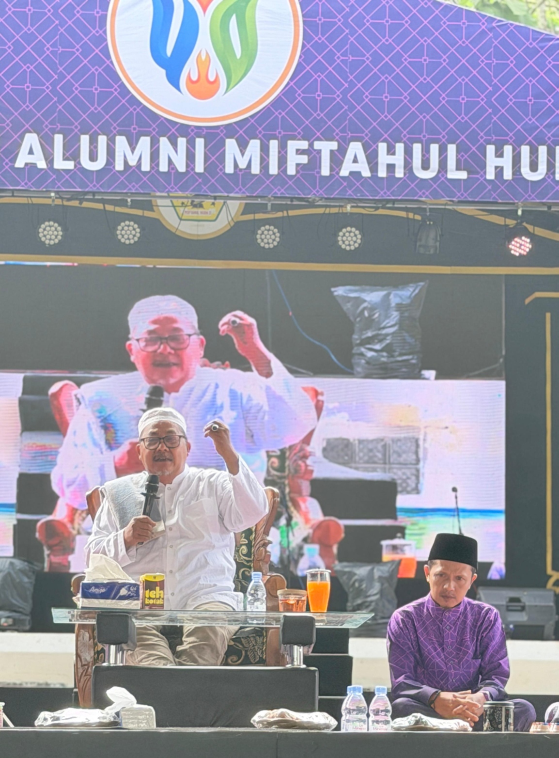 REUNI ALUMNI MIFTAHUL HUDA 2 KE-40 “Memperkokoh Jati Diri Alumni di Tengah Dinamika Zaman yang Terus Bertransformasi” REUNI ALUMNI MIFTAHUL HUDA 2 KE-40 “Memperkokoh Jati Diri Alumni di Tengah Dinamika Zaman yang Terus Bertransformasi”