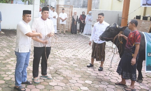 Polres Bondowoso Tebar Kepedulian Idul Adha, Salurkan 6 Sapi dan 29 Kambing Kurban