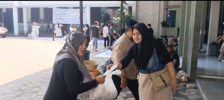 Meneladani Keikhlasan Nabi Ismail, SMP Negeri 1 Bondowoso Gelar Penyembelihan Hewan Kurban