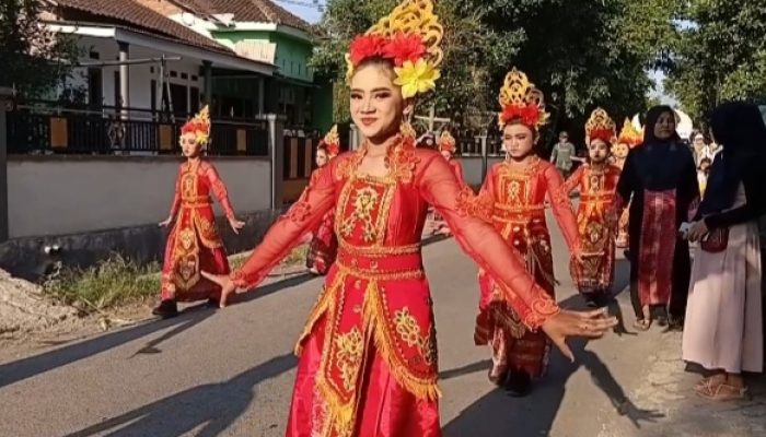 Kirab Budaya Meriah Warnai Kelulusan 20 Siswa SDN Pucanganom 1 Kirab Budaya Meriah Warnai Kelulusan 20 Siswa SDN Pucanganom 1