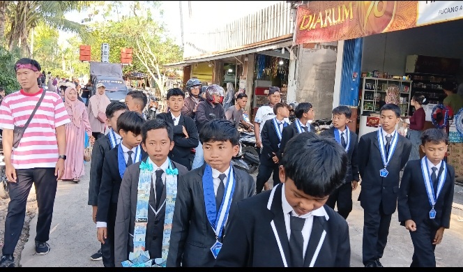 Kirab Budaya Meriah Warnai Kelulusan 20 Siswa SDN Pucanganom 1