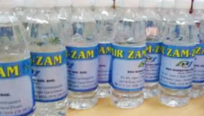 Jadi Oleh-oleh Utama Jamaah Haji dan Umrah, Ini 6 Keutamaan Air Zamzam