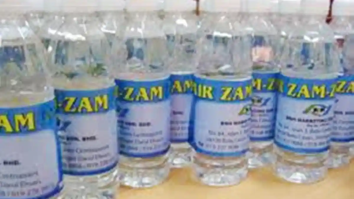 Jadi Oleh-oleh Utama Jamaah Haji dan Umrah, Ini 6 Keutamaan Air Zamzam