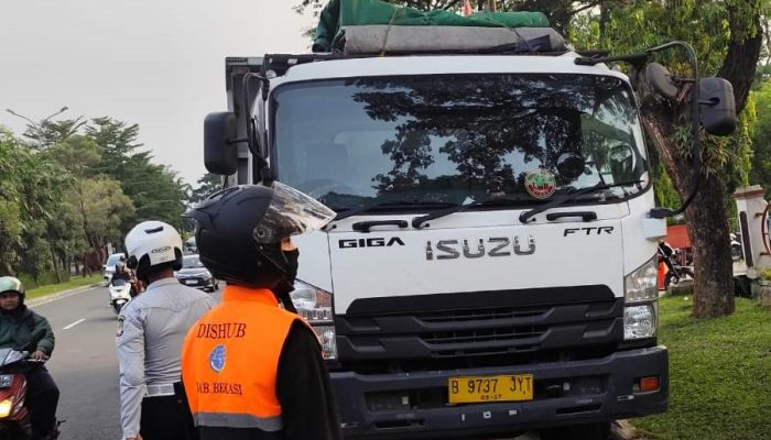 Maraknya Pelanggaran, Jam Operasional Truk di Ruas Jalan Bekasi Akan Dibatasi