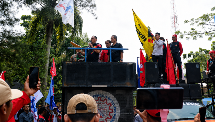 Plt Bupati Bekasi Dukung Aspirasi Aksi Buruh, Siapkan Rekom Pencabutan Permenaker tentang Outsourcing
