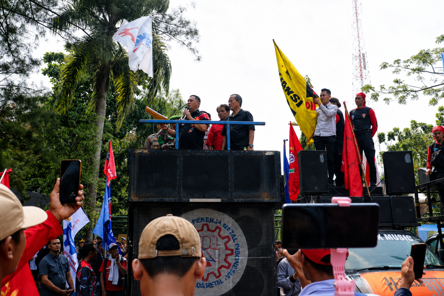 Plt Bupati Bekasi Dukung Aspirasi Aksi Buruh, Siapkan Rekom Pencabutan Permenaker tentang Outsourcing