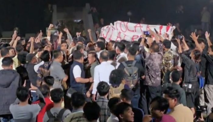 Diskusi Kopdar di UGM Yogyakarta Ricuh, Pejabat Negara Dihadang Mahasiswa
