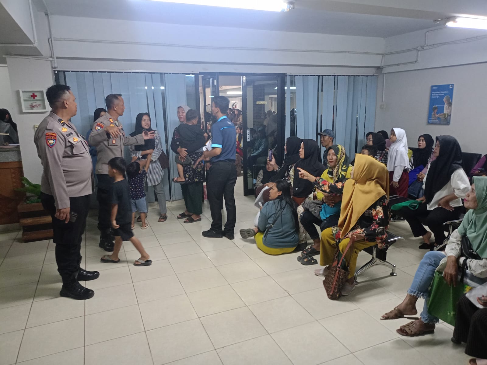 Polisi Penolong,Personel Polres Lampung Utara Temukan Anak Hilang Dari Orang Tuanya
