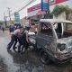 Respon Cepat Personel Pamapta Dan Satlantas Polres Lampung Utara Bantu Padamkan Mobil Terbakar Di Kotabumi