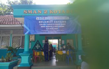 "Di Saat verivikasi Data Penerimaan Murid Baru , Satpam SMAN 2 Kotabumi Diduga Hina Wartawan dengan Sebutan "Abal-Abal "
