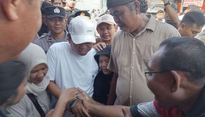 Plt Bupati Kabupaten Bekasi Dan Gubernur Kang Dedi Mulyadi Datangi Pasar Baru yang Kedua Kali Nya Di Wilayah Cikarang Untuk Memperbaiki Lokasi Para Pedagang