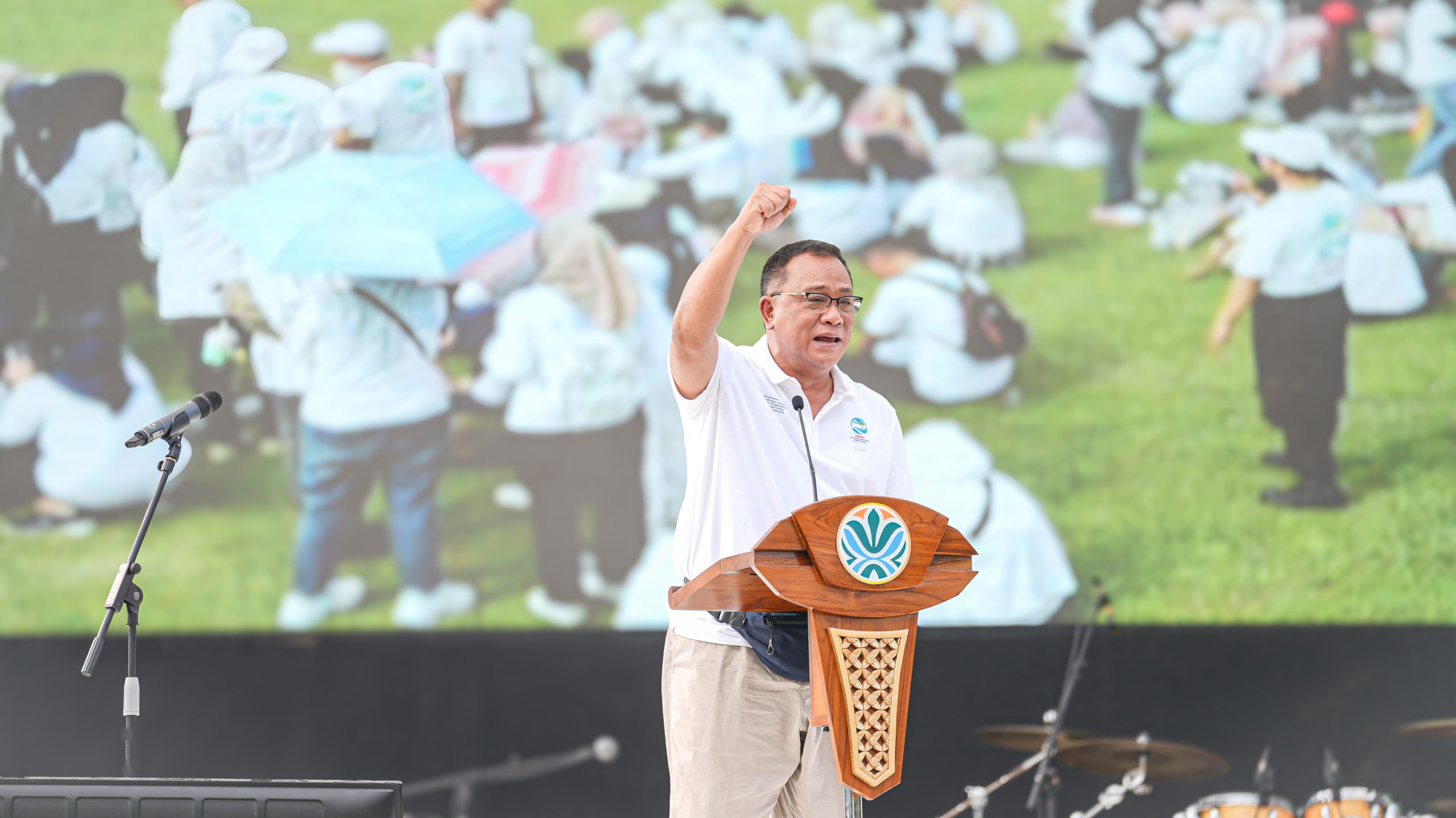 Menteri LH Jumhur Targetkan Penanaman 2 Miliar Pohon Guna Antisipasi Banjir dan Bangun Ketahanan Iklim