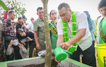 Semarang Sebagai Contoh Nyata, Menteri LH Jumhur Apresiasi Inovasi Sampah Jadi Media Tanam Bernilai Ekonomi Semarang Sebagai Contoh Nyata, Menteri LH Jumhur Apresiasi Inovasi Sampah Jadi Media Tanam Bernilai Ekonomi
