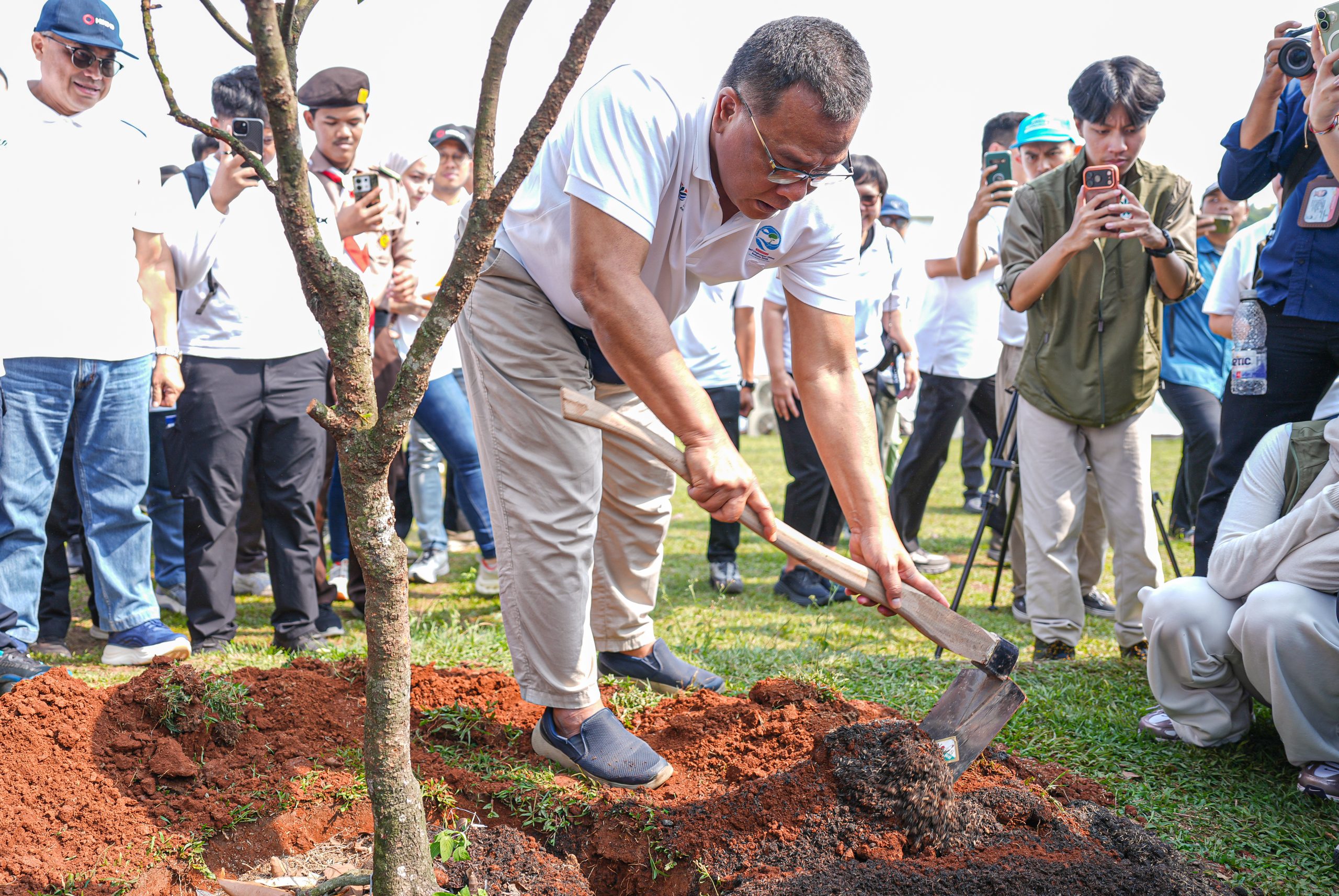 Refleksi atas Krisis Lingkungan, Dihadapan Ribuan Masyarakat Menteri LH Jumhur Serukan Pertobatan Ekologis dalam Misi Memuliakan Bumi Refleksi atas Krisis Lingkungan, Dihadapan Ribuan Masyarakat Menteri LH Jumhur Serukan Pertobatan Ekologis dalam Misi Memuliakan Bumi