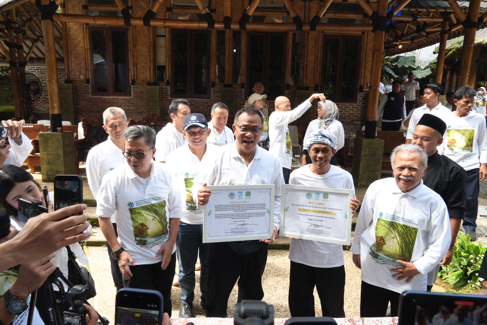 Menteri LH Jumhur Serukan Tobat Ekologis untuk Selamatkan Bumi, Perkuat Gerakan 2 Miliar Pohon Lewat Bambu Nusantara