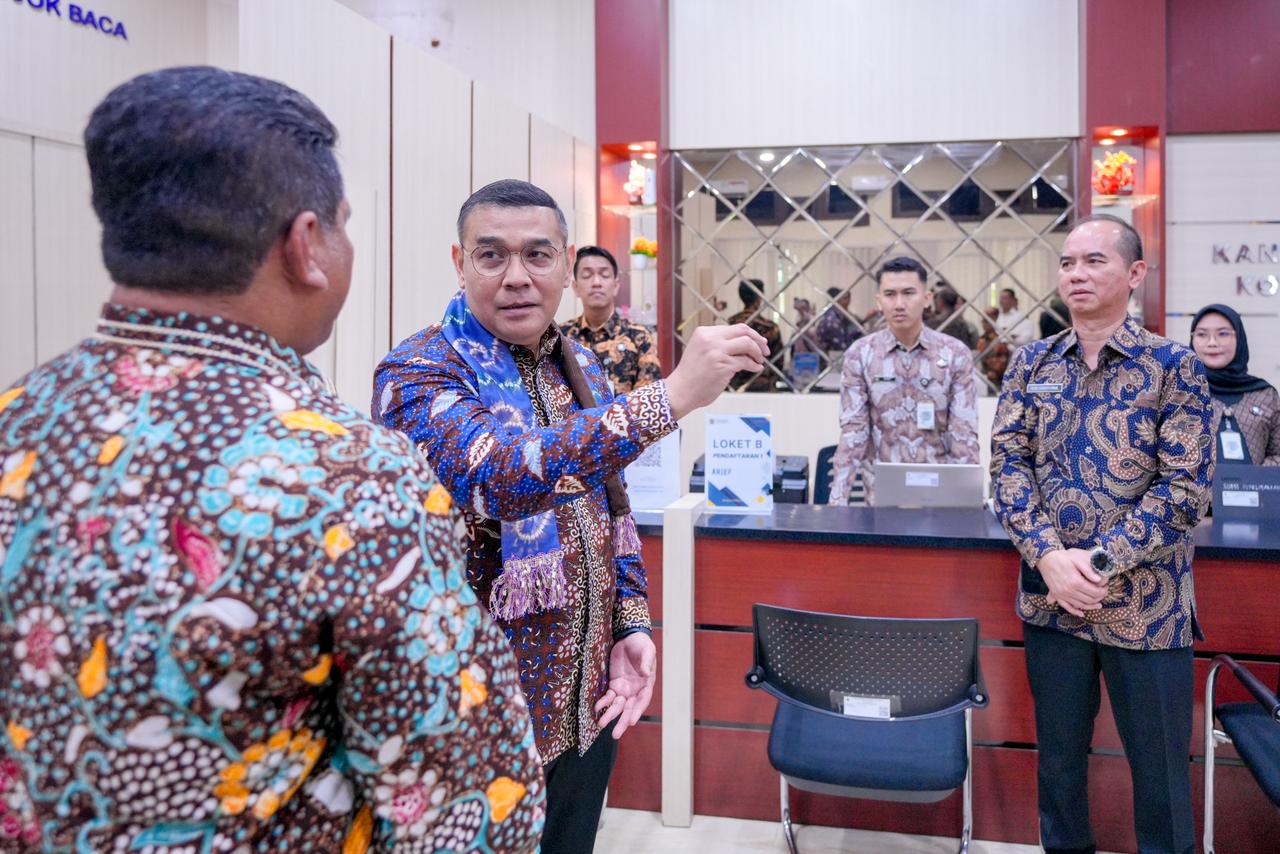Utamakan Pelayanan Humanis dan Profesional, Wamen ATR/BPN Ossy : Hindari Masyarakat Menunggu Terlalu Lama di Loket