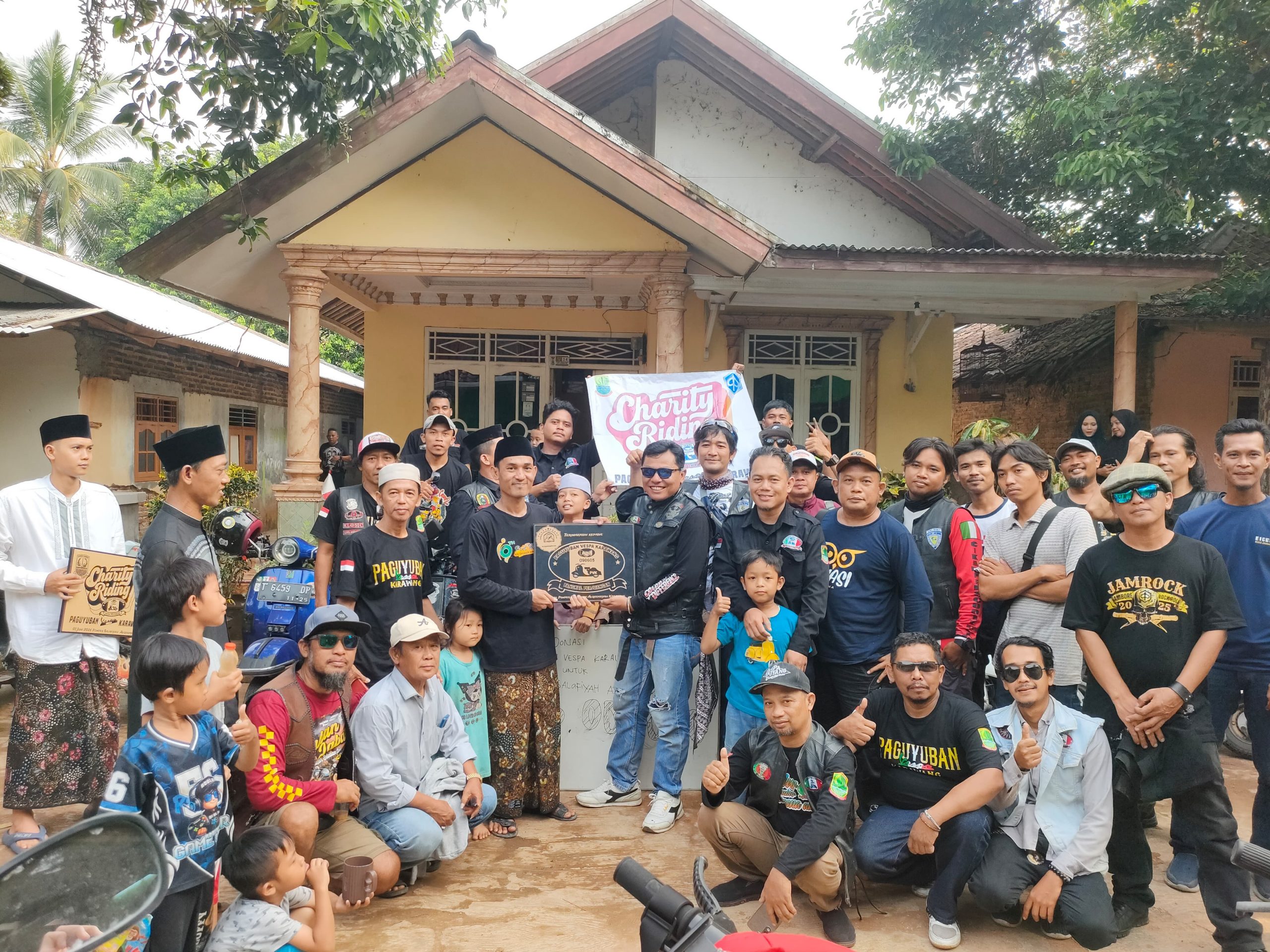Paguyuban Vespa Karawang Salurkan Bantuan Rp16jt untuk Rehab Total Bangunan Roboh Pesantren Alqosasiyah
