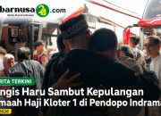 Tangis Haru Sambut Kepulangan Jemaah Haji Kloter 1 di Pendopo Indramayu