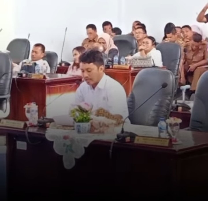 Deni Herman Hulu Serahkan Aspirasi Warga Tapian Nauli, Desak Pemkab Tapteng Segera Perbaiki Jalan Rusak