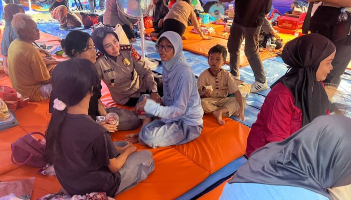 Korban Kebakaran Kemayoran Dapat Bantuan 500 Boks Konsumsi Makanan dari Ditpamobvit Polda Metro Jaya