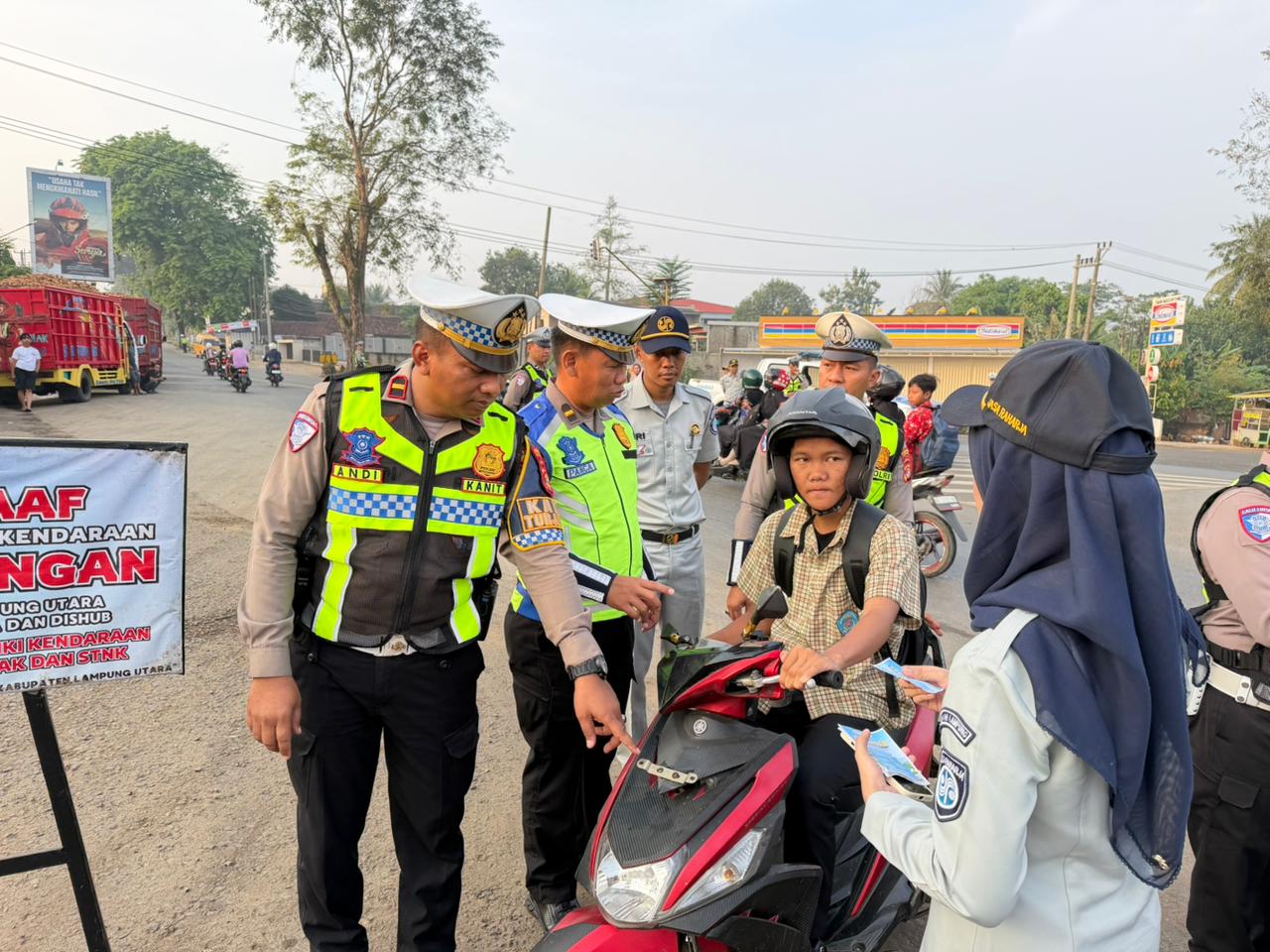 Satlantas Polres Lampung Utara Bersama Tim Samsat Gelar Penertiban Pajak Kendaraan Dan Pelanggaran Lalu-lintas