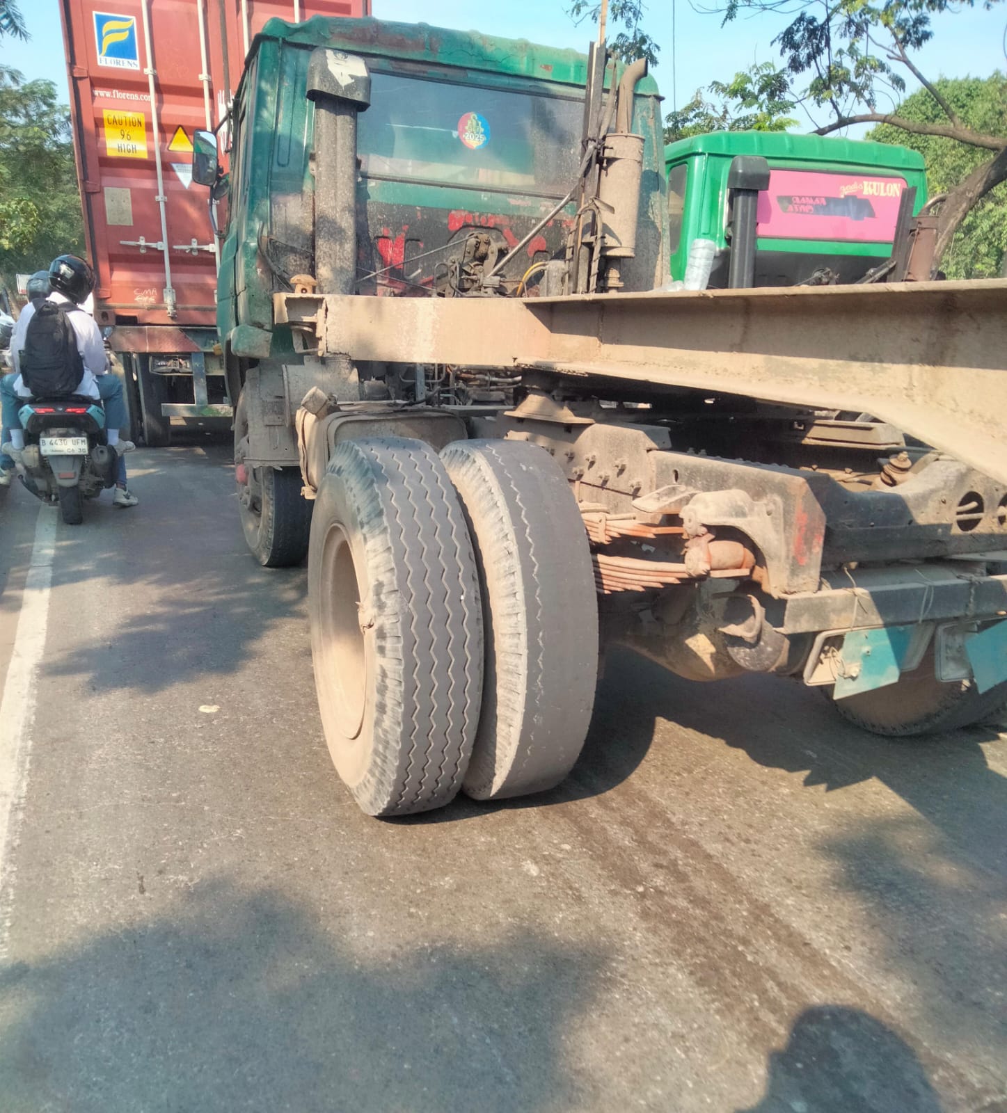 Diduga Kurang Pengawasan Ketat Dari Petugas, Truk Kontainer Tak Layak Tetap Beroperasi di Cilincing Marunda