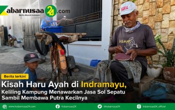 Kisah Haru Ayah di Indramayu, Keliling Kampung Menawarkan Jasa Sol Sepatu Sambil Membawa Putra Kecilnya