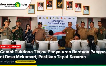 Camat Tukdana Tinjau Penyaluran Bantuan Pangan di Desa Mekarsari, Pastikan Tepat Sasaran Camat Tukdana Tinjau Penyaluran Bantuan Pangan di Desa Mekarsari, Pastikan Tepat Sasaran