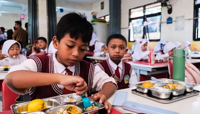 Menjemput Kemandirian Dapur MBG : Saat Gotong Royong Didorong, Kehadiran Negara Tetap Diperlukan