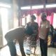 Jumat Barokah, Bhabinkamtibmas Desa Dawas Salurkan Bantuan Sembako kepada Warga Tuna Netra