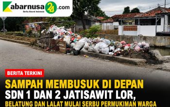 Sampah Membusuk di Depan SDN 1 dan 2 Jatisawit Lor, Belatung dan Lalat Mulai Serbu Permukiman Warga