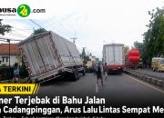 Kontainer Terjebak di Bahu Jalan Pantura Cadangpinggan, Arus Lalu Lintas Sempat Melambat