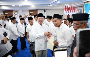 Usai Peringati Tahun Baru Islam 1448 H, Ratusan Sertipikat Tanah Wakaf di Jawa Tengah Diserahkan Menteri ATR/BPN Usai Peringati Tahun Baru Islam 1448 H, Ratusan Sertipikat Tanah Wakaf di Jawa Tengah Diserahkan Menteri ATR/BPN