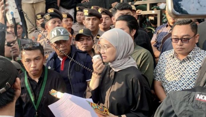 Mengejutkan !! Ketua DPRD Kota Malang Dihadapan Mahasiswa Tiba-tiba Bilang Hentikan MBG Untuk Dievaluasi