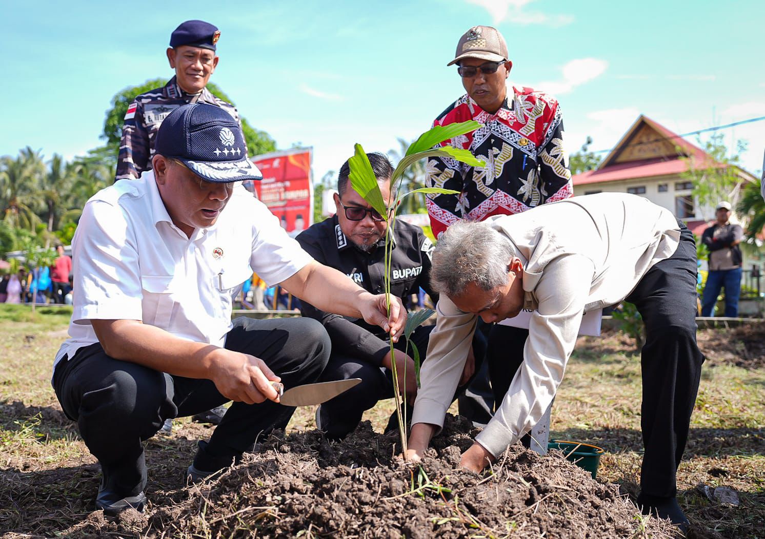 Jaga Gambut Tetap Basah, Menteri LH Jumhur Perkuat Sekat Kanal dan Budaya Ekologis di Pelalawan Jaga Gambut Tetap Basah, Menteri LH Jumhur Perkuat Sekat Kanal dan Budaya Ekologis di Pelalawan