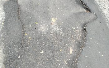 Tambalan Aspal Tak Menjamin, Diduga Dibiarkan Jalan Berlubang Depan Kantor Kecamatan Sukmajaya Kota Depok