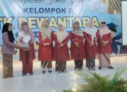 Pelepasan Siswa- Siswa TK Dewantara Kedungjajang Berlangsung Haru, Orang Tua dan Guru Antar Anak Menuju Jenjang Pendidikan Dasar