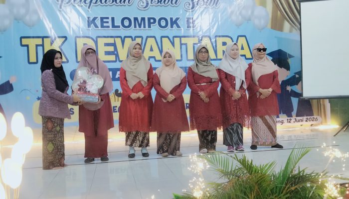 Pelepasan Siswa- Siswa TK Dewantara Kedungjajang Berlangsung Haru, Orang Tua dan Guru Antar Anak Menuju Jenjang Pendidikan Dasar
